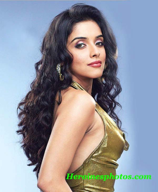 Latest hindi movie Ready Heroine Asin sexy wallpapers